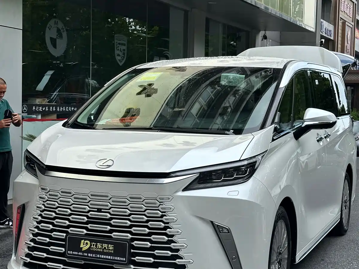 Lexus LM 2023 500h 6-Seater Prestige Edition
