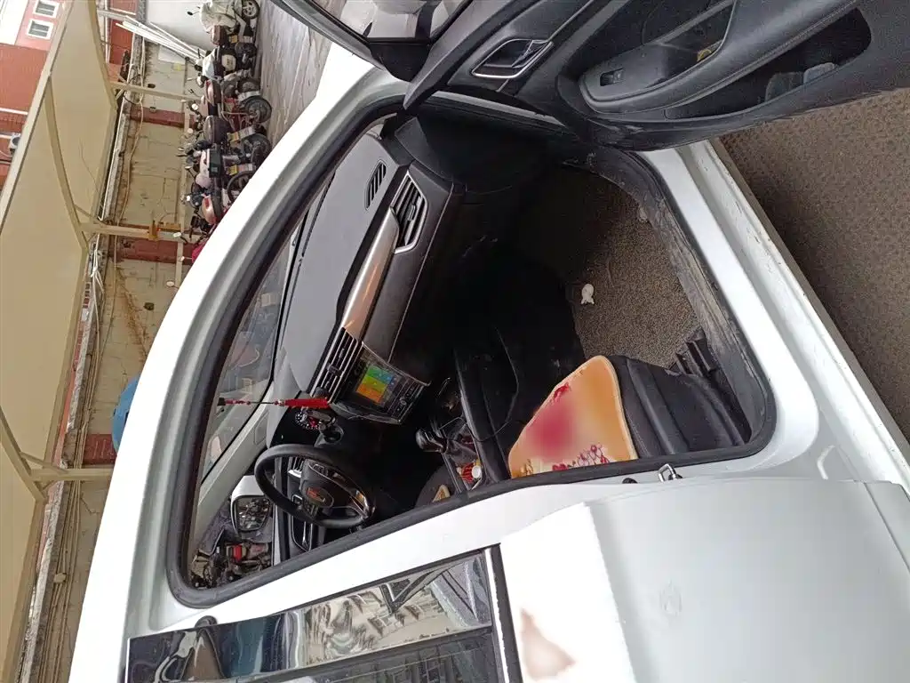 Фото 20 - Roewe i5