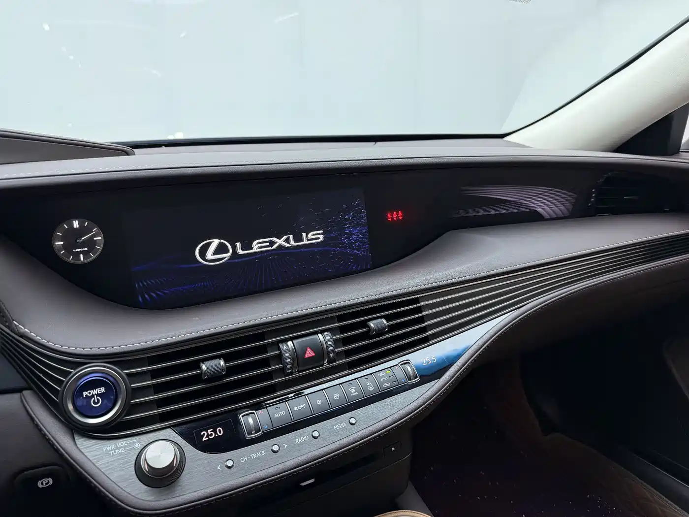 Lexus LS 2020 500h Excellence (China VI) фото 23