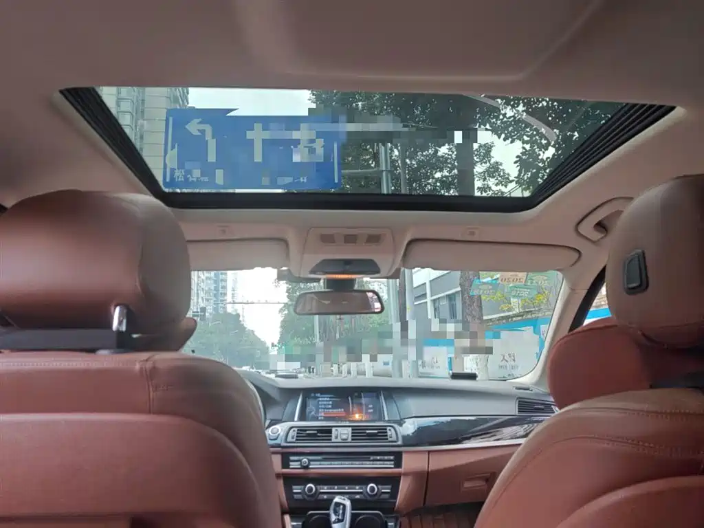 BMW 5 Series (Import) 2014 520i Classic фото 9