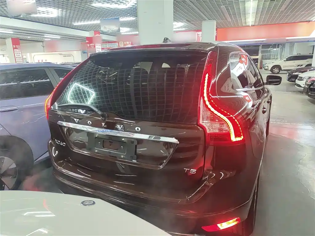 Фото 22 - Volvo XC60