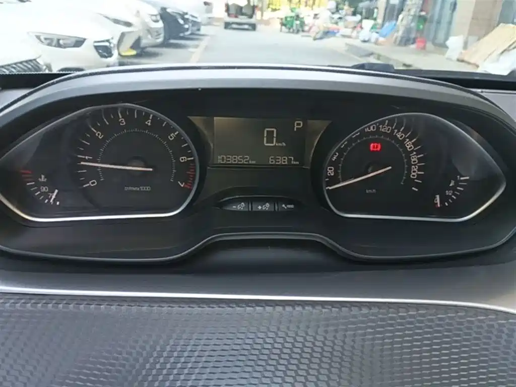 Peugeot 2008 2014 1.6L Automatic Fashion Edition фото 12