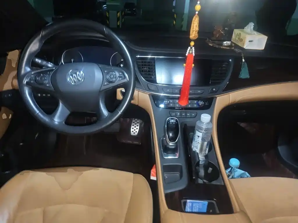 Photo 5 - Buick LaCrosse
