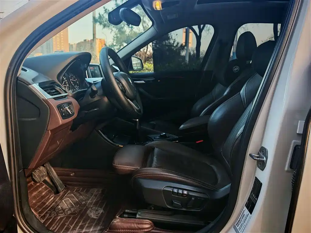 BMW X1 2018 sDrive18Li Premium Model фото 18