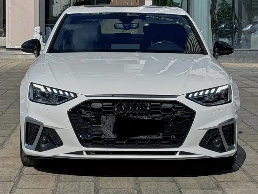 Фото 2 - Audi A4L