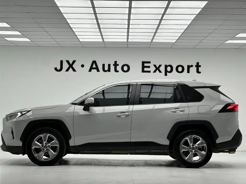 Toyota RAV4 Rongfang 2022 2.0L CVT 2WD Trend Edition фото 9