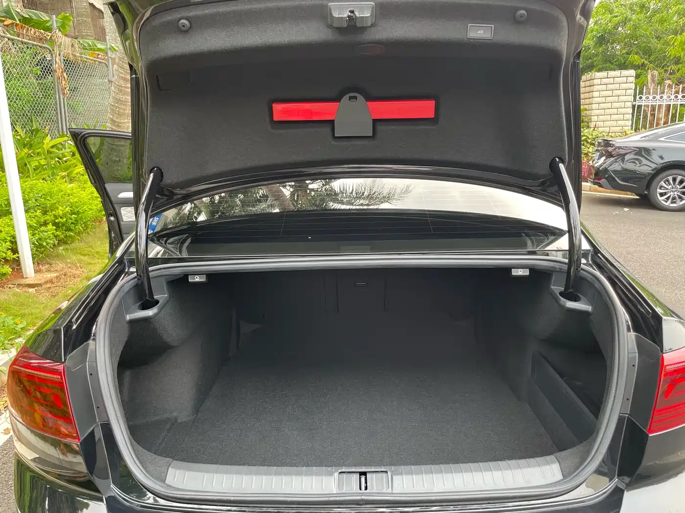 Volkswagen Magotan 2024 2 Million Units Public Sharing Edition 330TSI DSG Luxury фото 17