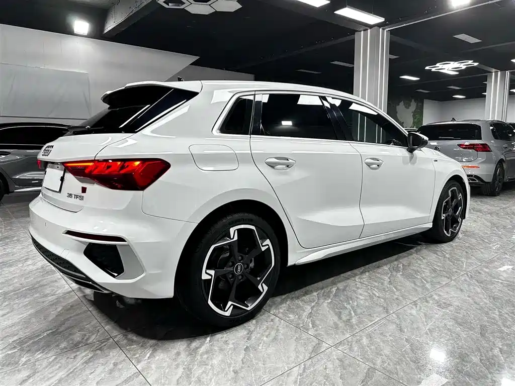 Audi A3 2023 Facelift Sportback 35 TFSI Luxury Sport фото 9