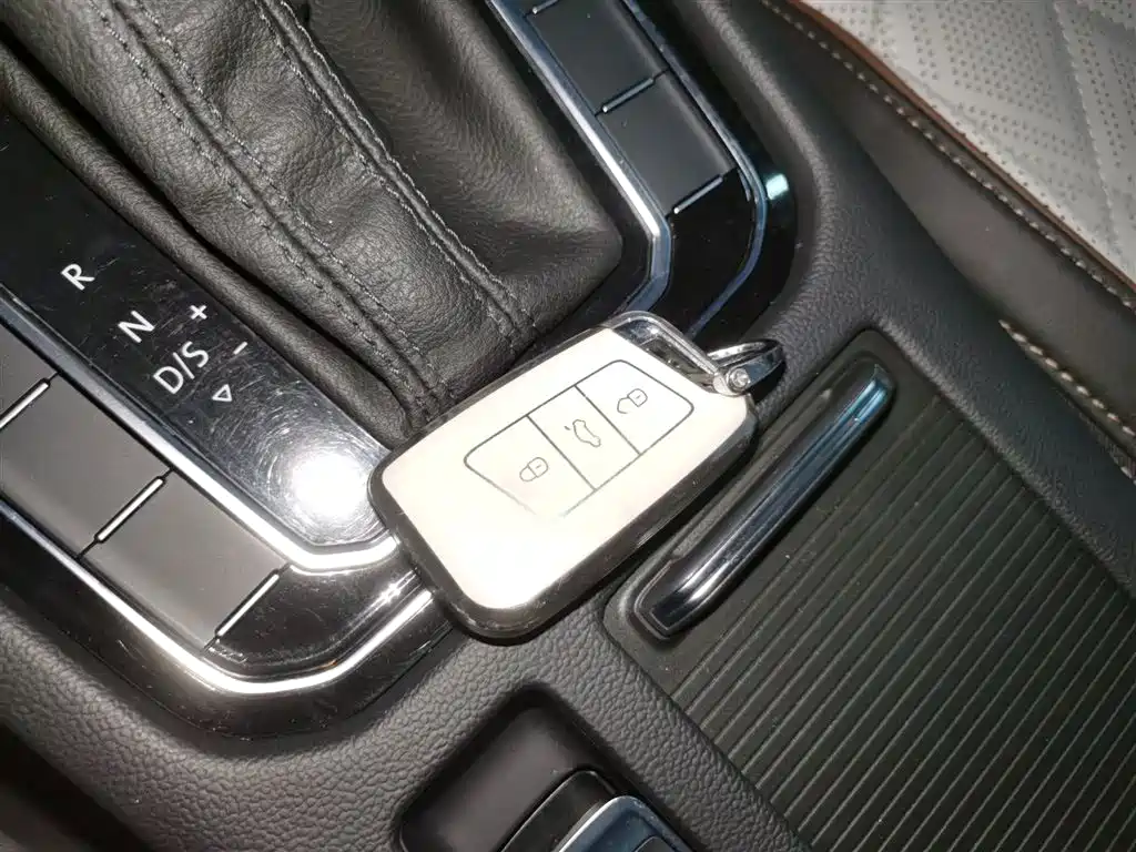 Volkswagen Magotan 2023 Model 2 Million Commemorative Edition 330TSI DSG Luxury фото 11