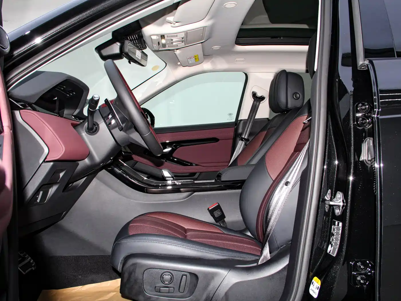 Land Rover Range Rover Evoque 2024 Range Rover Evoque L 249PS Light Master Edition фото 14