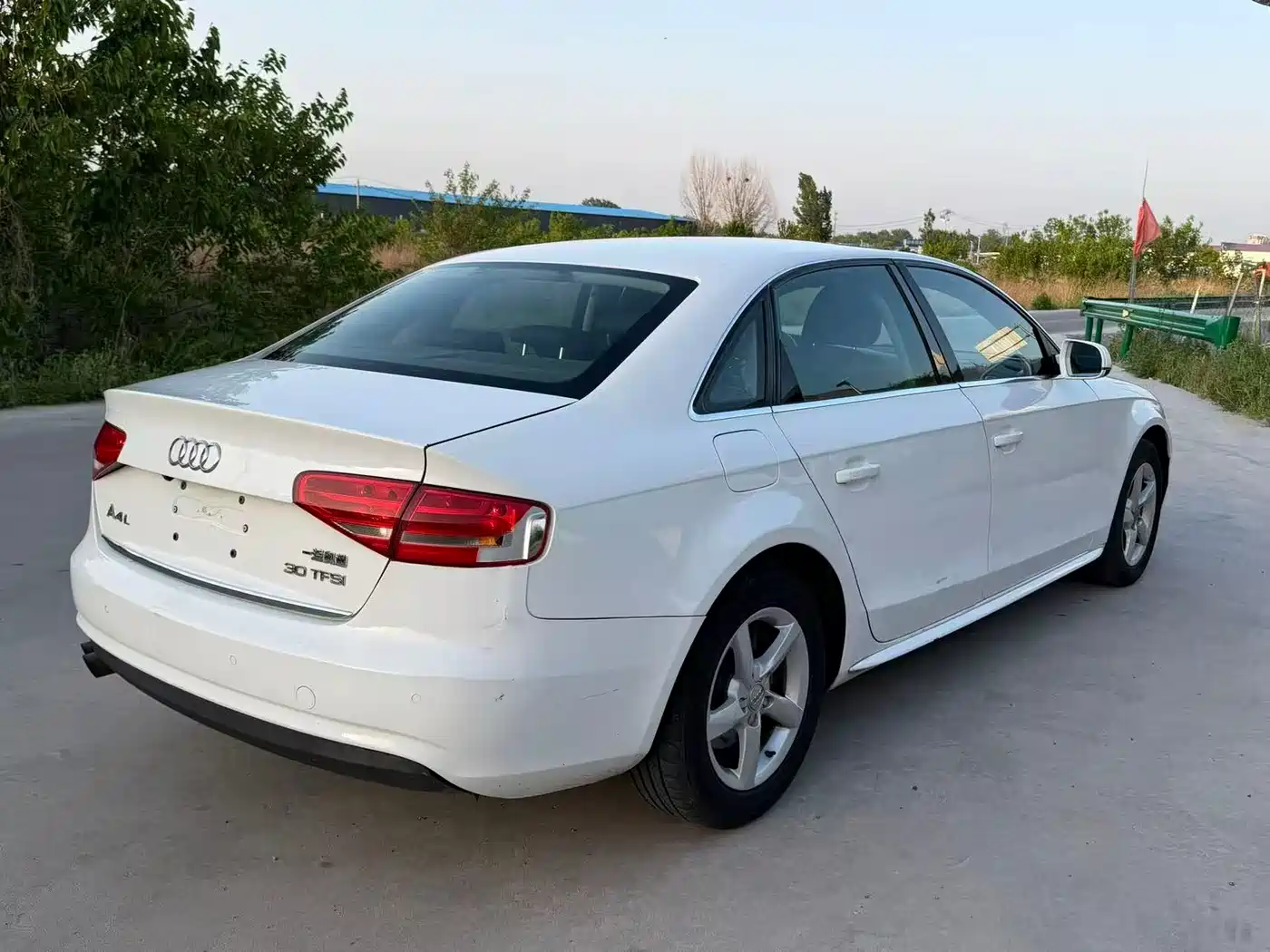 Audi A4L 2013 30 TFSI Automatic Comfort фото 5