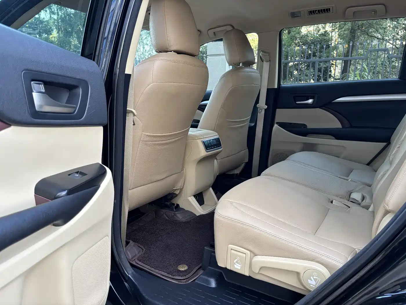 Toyota Highlander 2015 2.0T AWD Elite Edition 7-seater фото 11