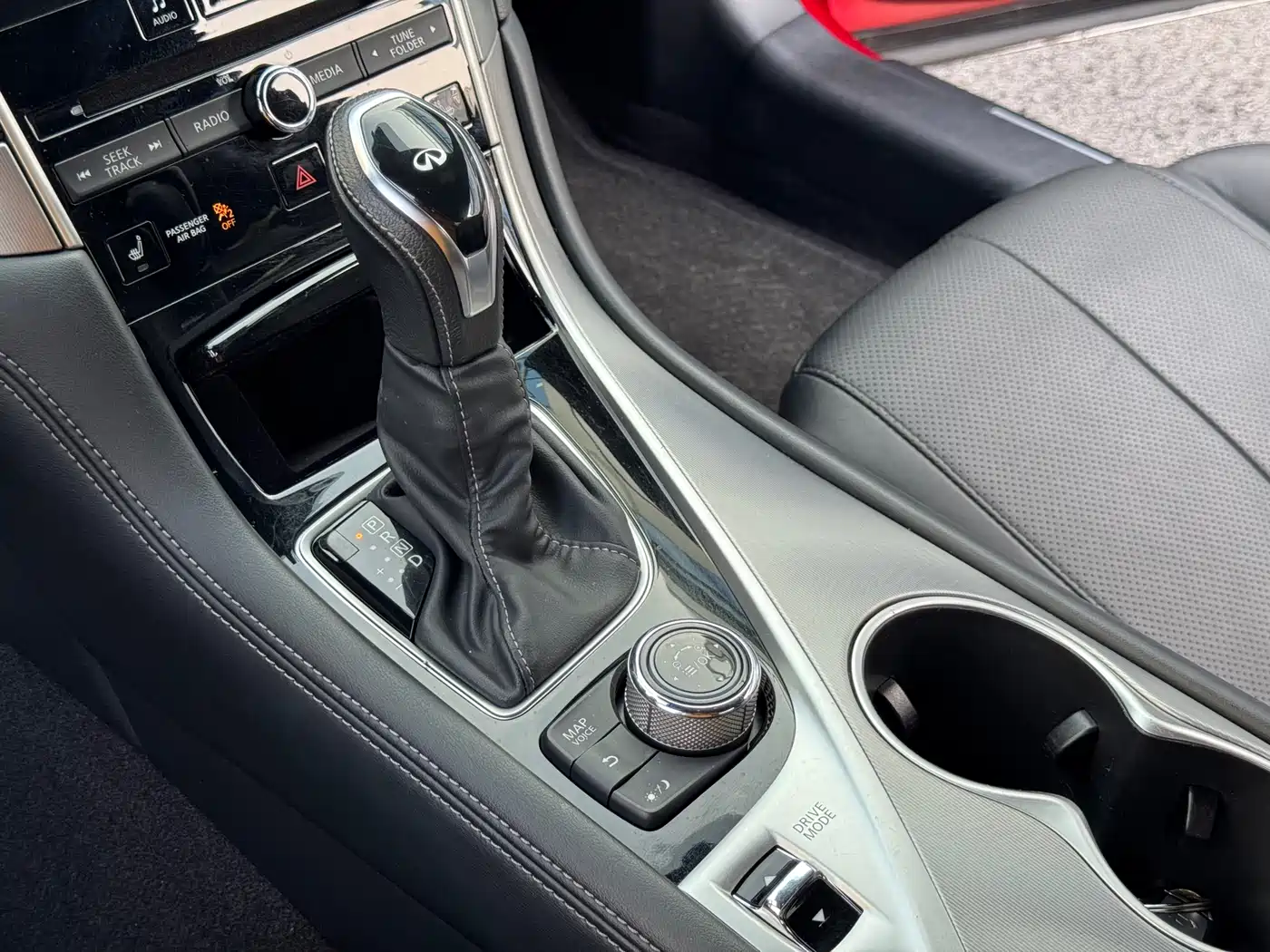 Infiniti Q60 2019 2.0T Luxury Edition фото 12