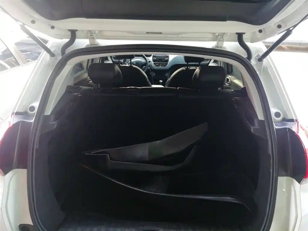 Peugeot 2008 2014 1.6L Automatic Trend Edition фото 19