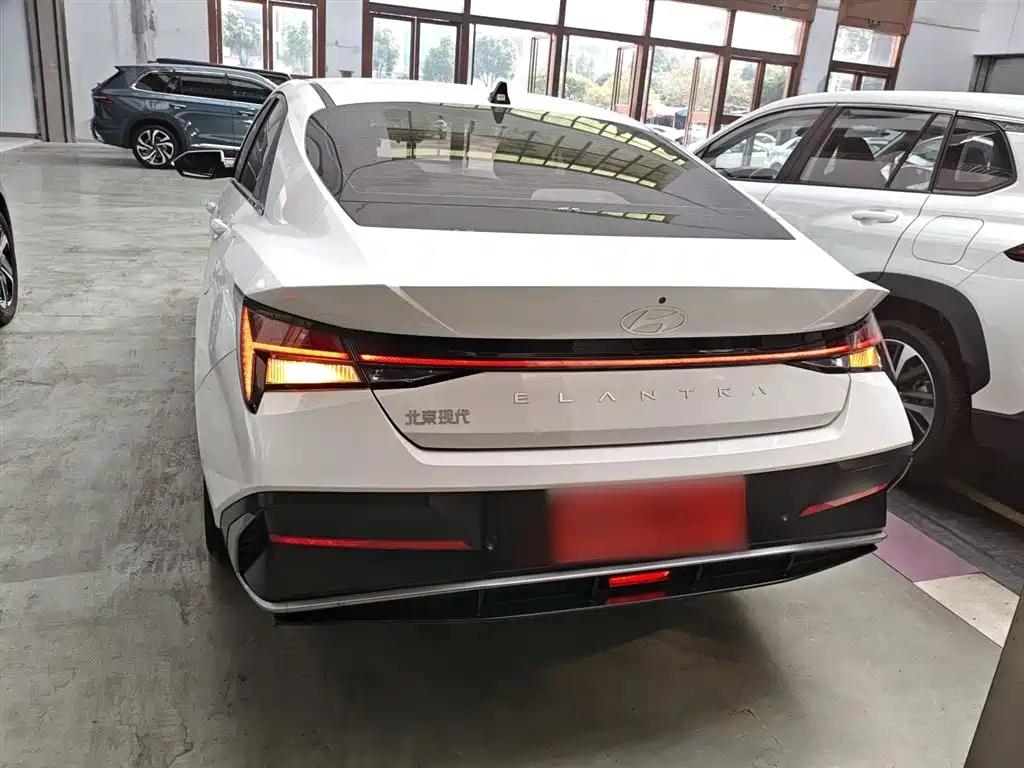 Hyundai Elantra 2023 Model 1.5L CVT LUX Premium Edition фото 22