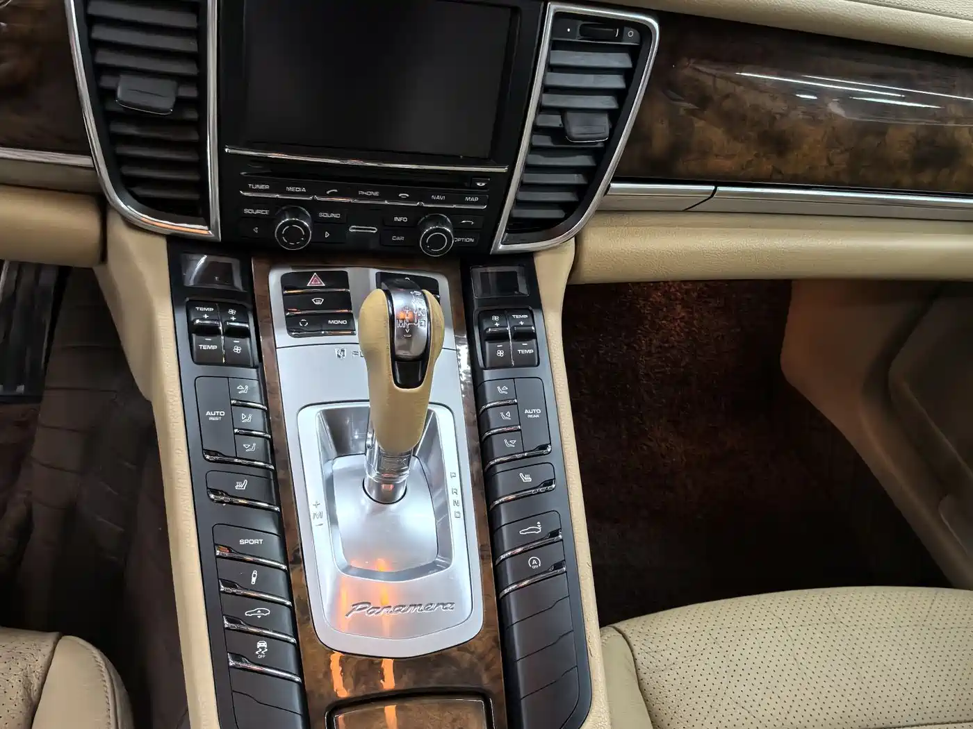 Porsche Panamera 2010 Panamera 4 3.6L фото 11