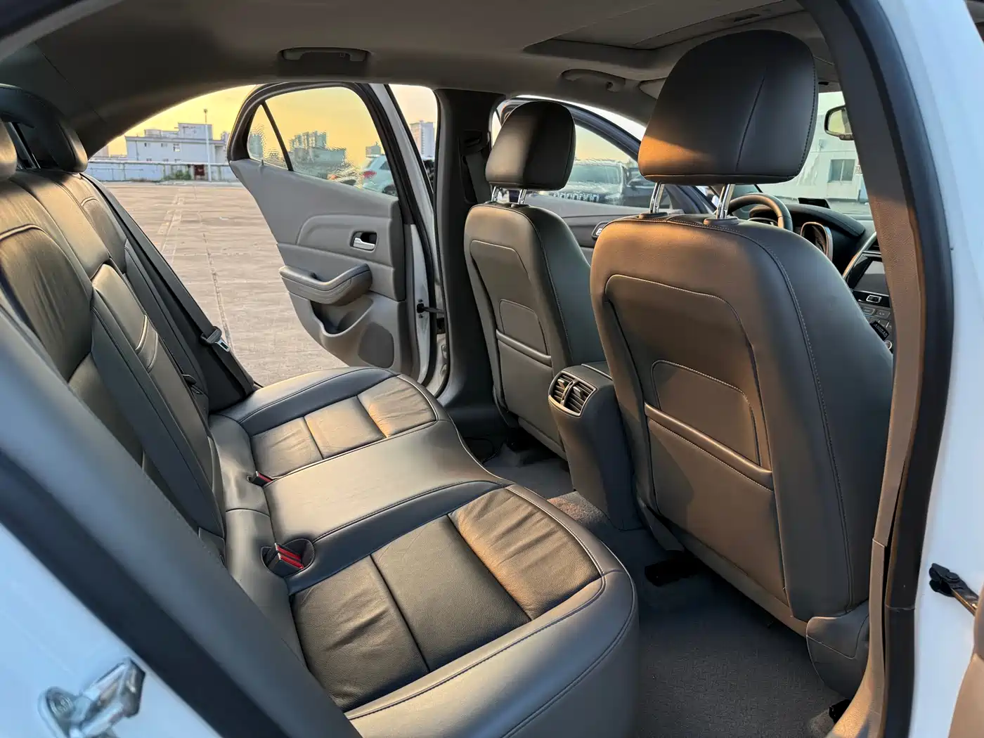 Chevrolet Malibu 2012 2.0L Automatic Luxury Edition фото 9