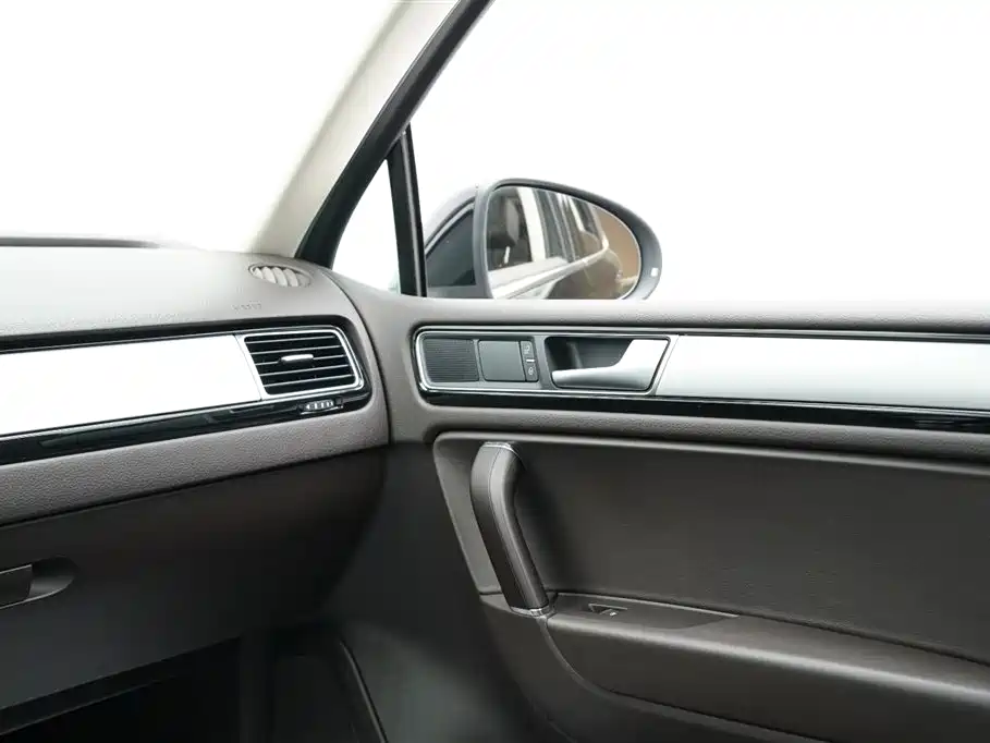 Volkswagen Touareg 2017 3.0TSI Explorer Edition фото 17