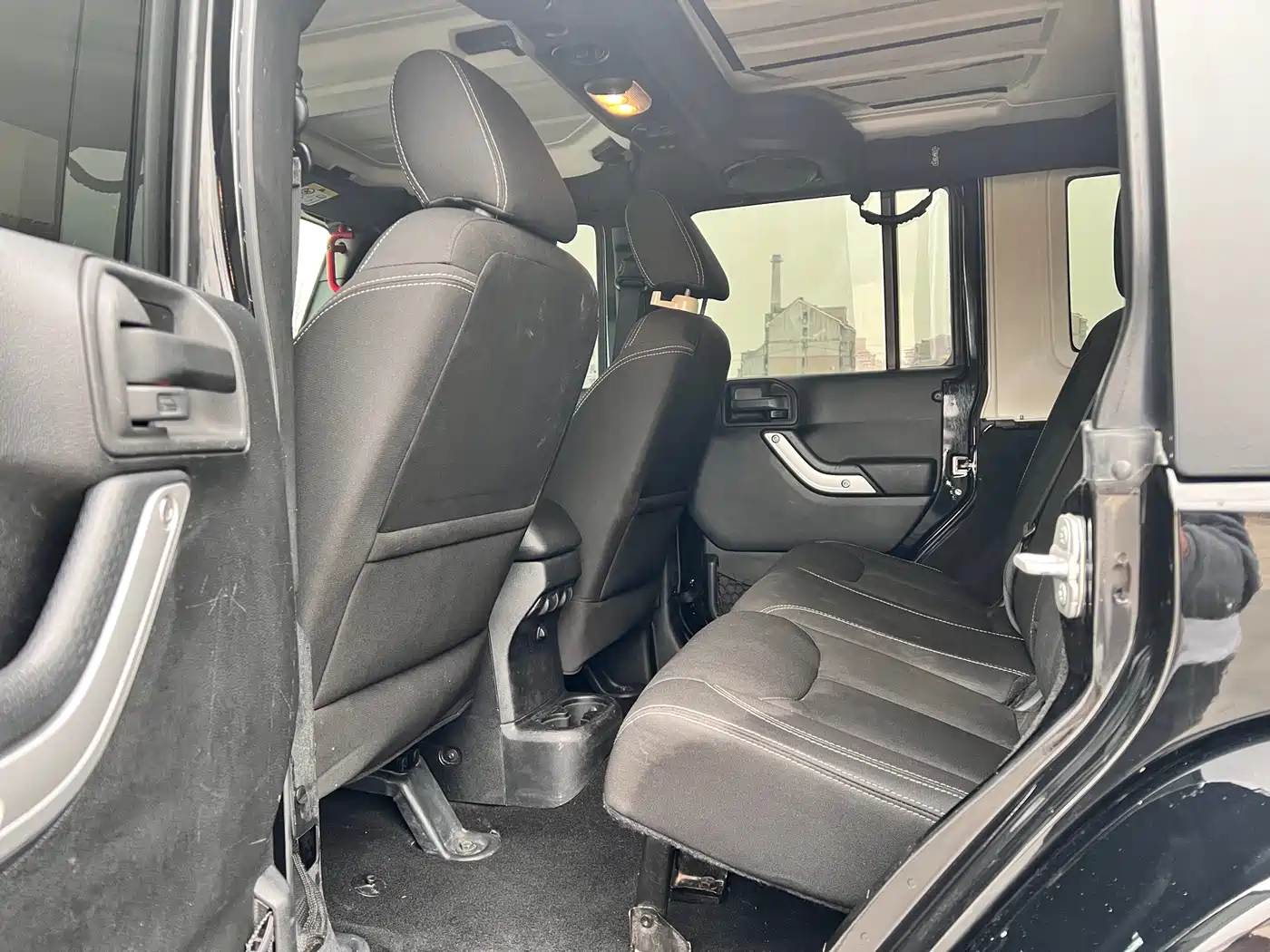 Фото 9 - Jeep Wrangler