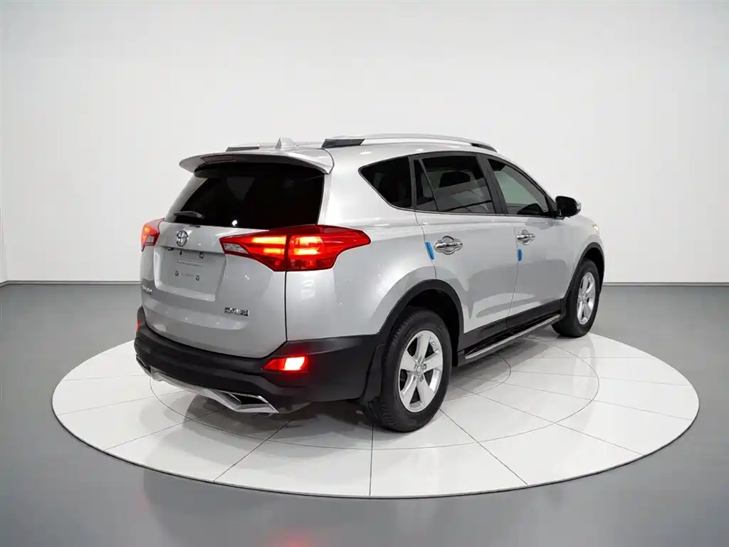 Toyota RAV4 Rongfang 2013 2.0L CVT 2WD Urban фото 5