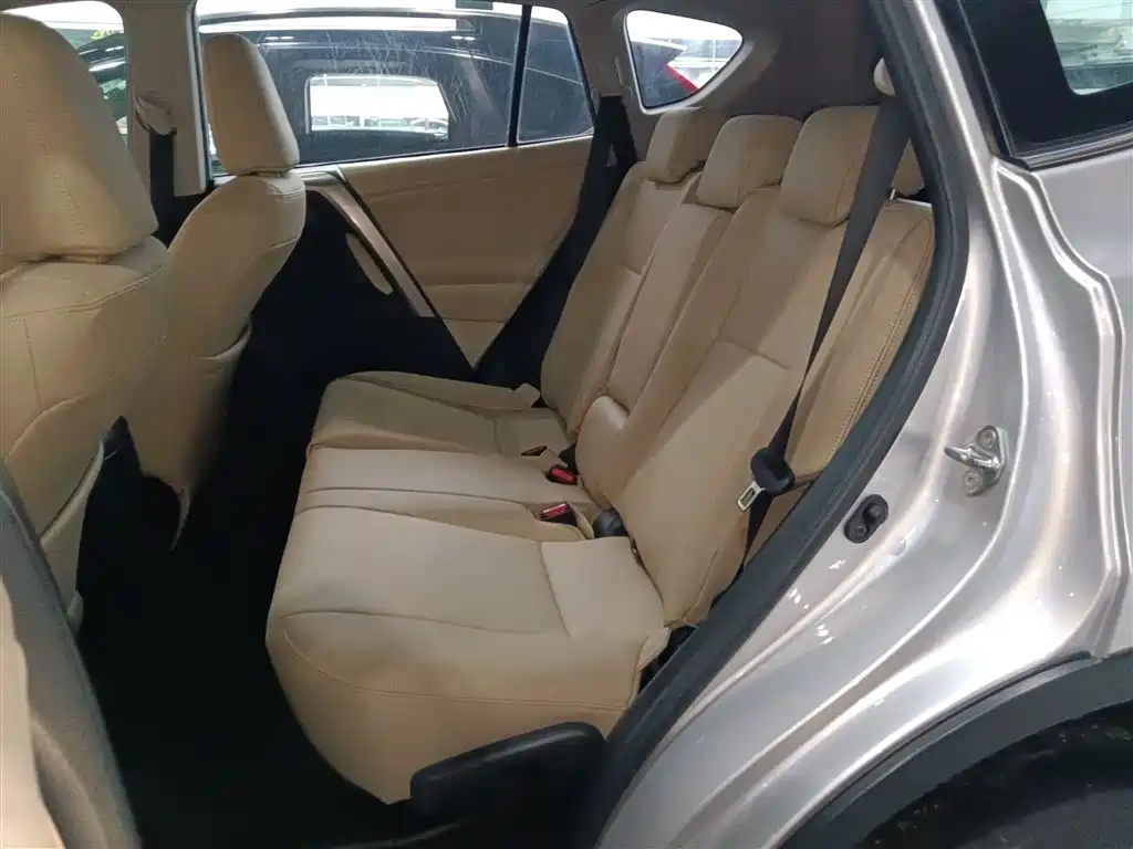 Toyota RAV4 Rongfang 2013 2.0L CVT 2WD Urban фото 13