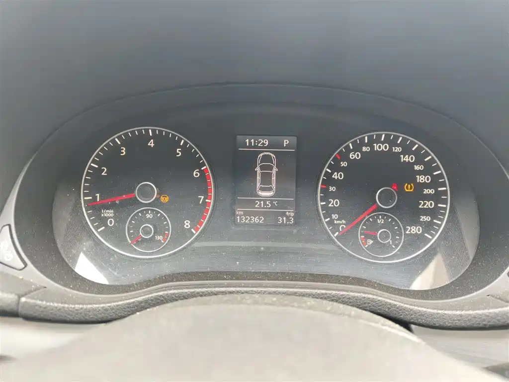 Volkswagen Passat 2014 1.8TSI DSG Luxury Edition фото 8