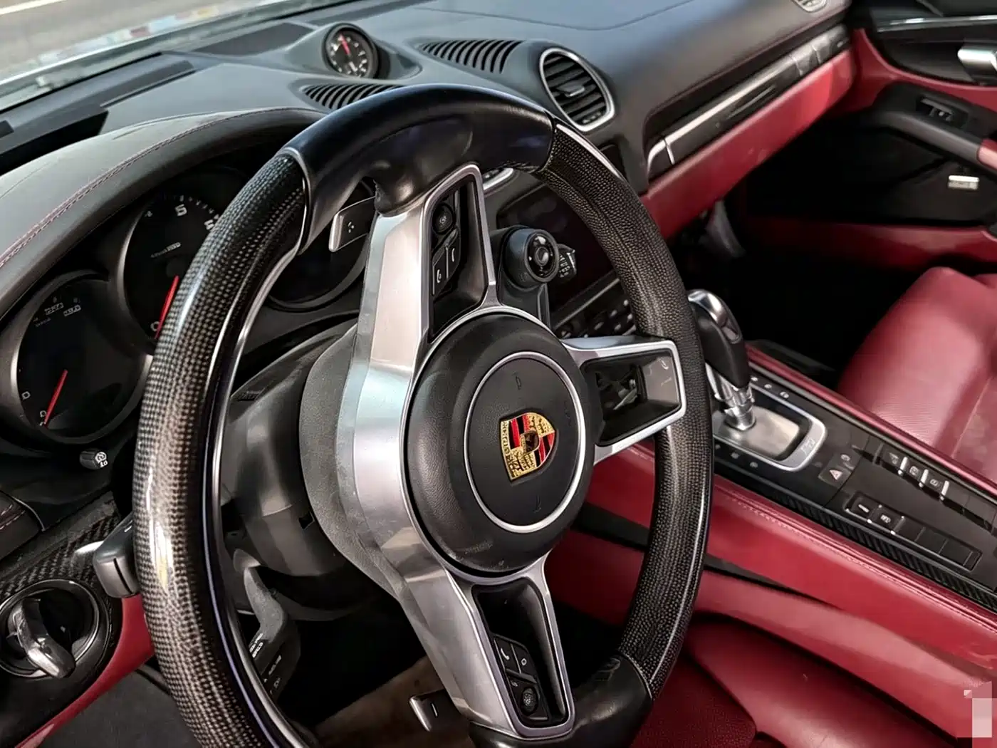 Porsche 718 2018 Cayman 2.0T фото 3