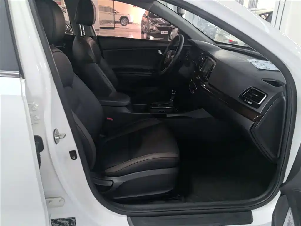 Kia Kaishen 2017 1.8L Automatic GLS фото 24