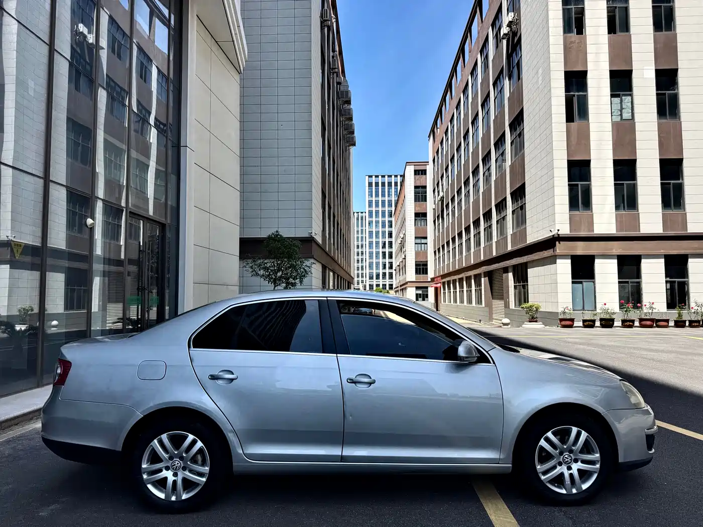 Volkswagen Sagitar 2009 2.0L Automatic Leather Edition фото 4