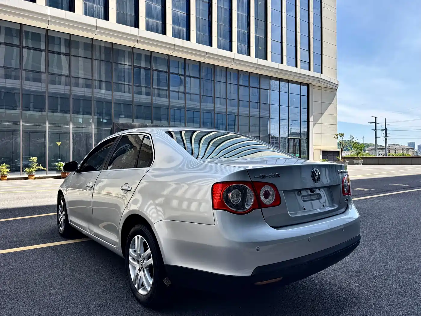 Volkswagen Sagitar 2009 2.0L Automatic Leather Edition фото 7