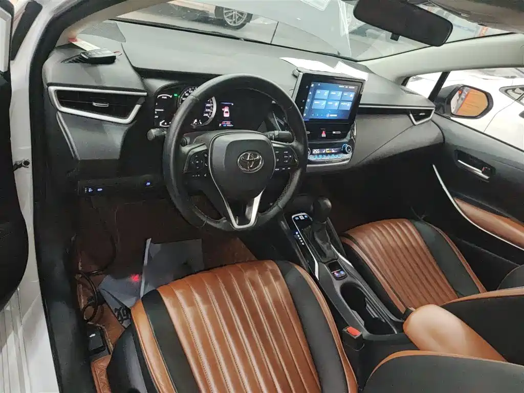 Toyota Corolla 2021 Hybrid 1.8L E-CVT Elite Edition фото 12