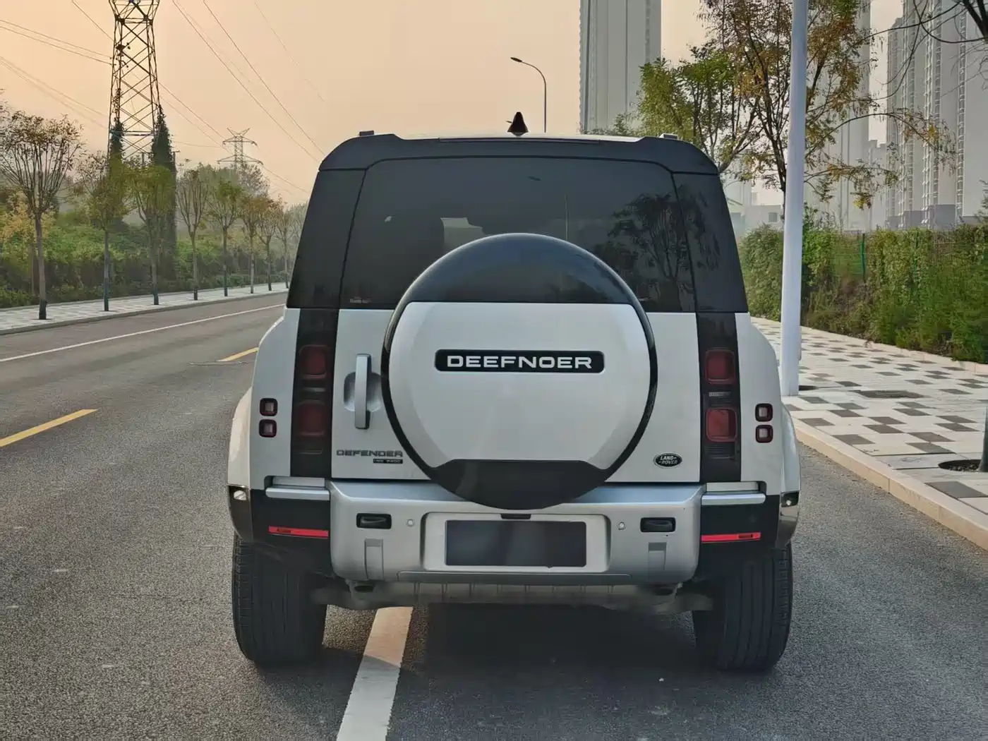 Land Rover Defender 2021 110 P400 X-DYNAMIC HSE фото 8