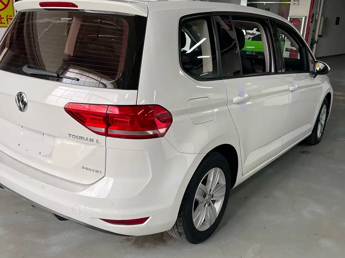 Volkswagen Touran 2018 Touran L 280TSI DSG Trendline 7-seater China V фото 7