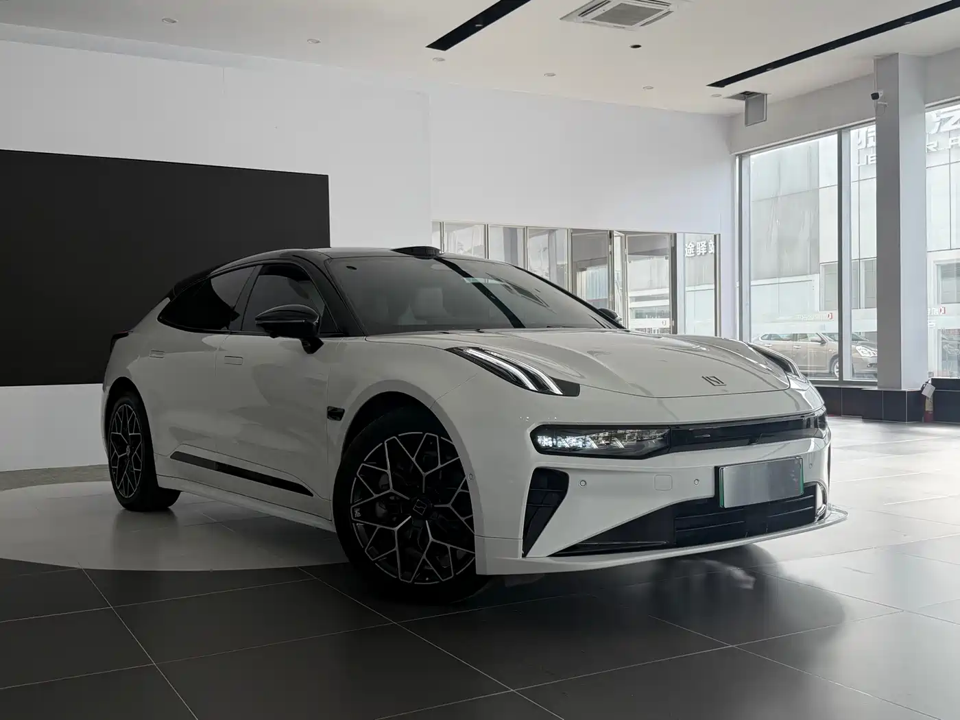2026 ZEEKR 001