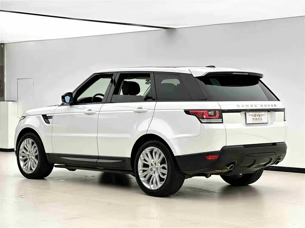 Land Rover Range Rover Sport 2015 3.0 SDV6 HSE DYNAMIC фото 3