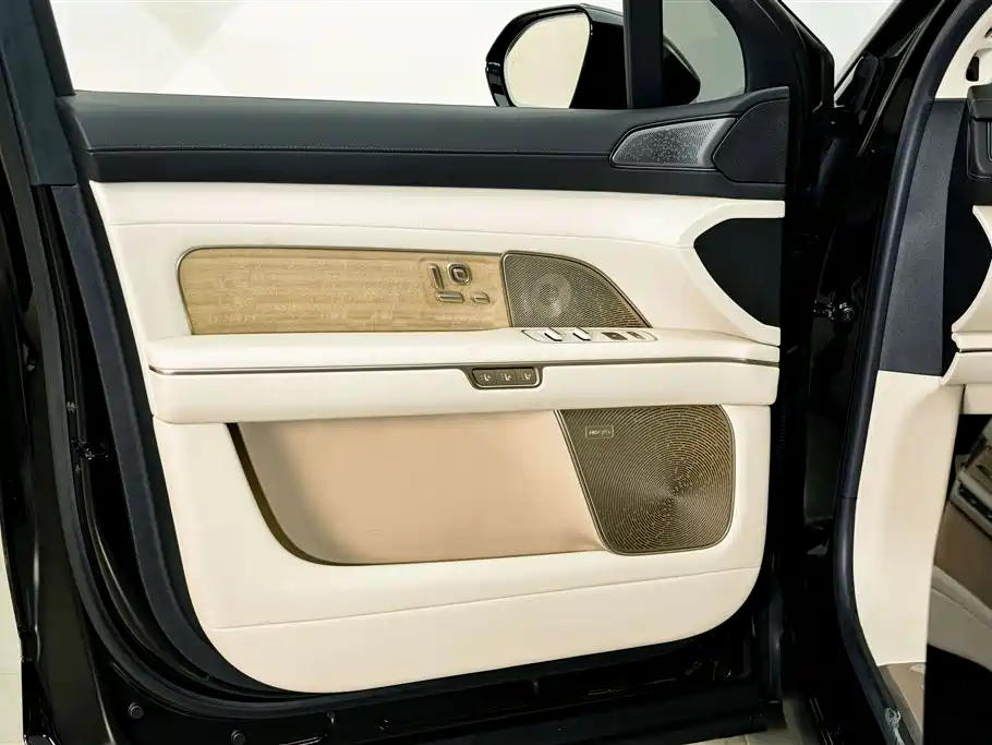 NIO ES8 2026 2025 Model 6-Seat Executive Luxury Edition