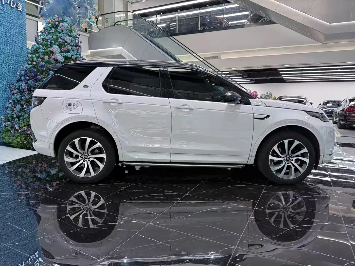 Land Rover Discovery Sport 2023 249PS R-Dynamic S Performance Version фото 4