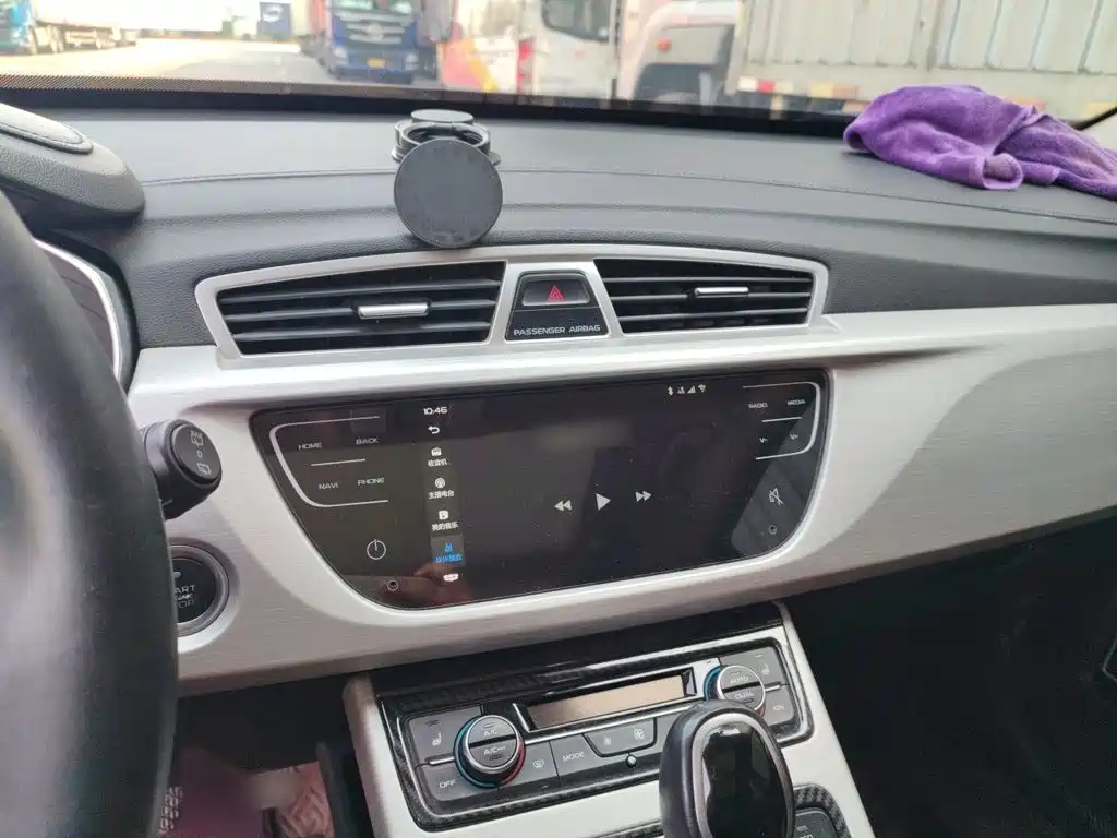 Photo 6 - Geely Atlas