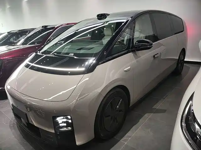Li Auto MEGA Ultra