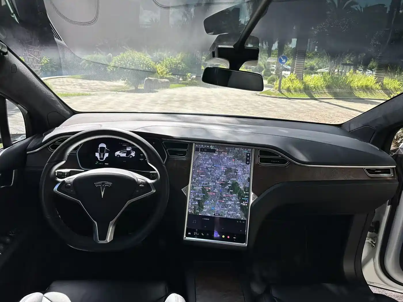 TESLA MODEL X