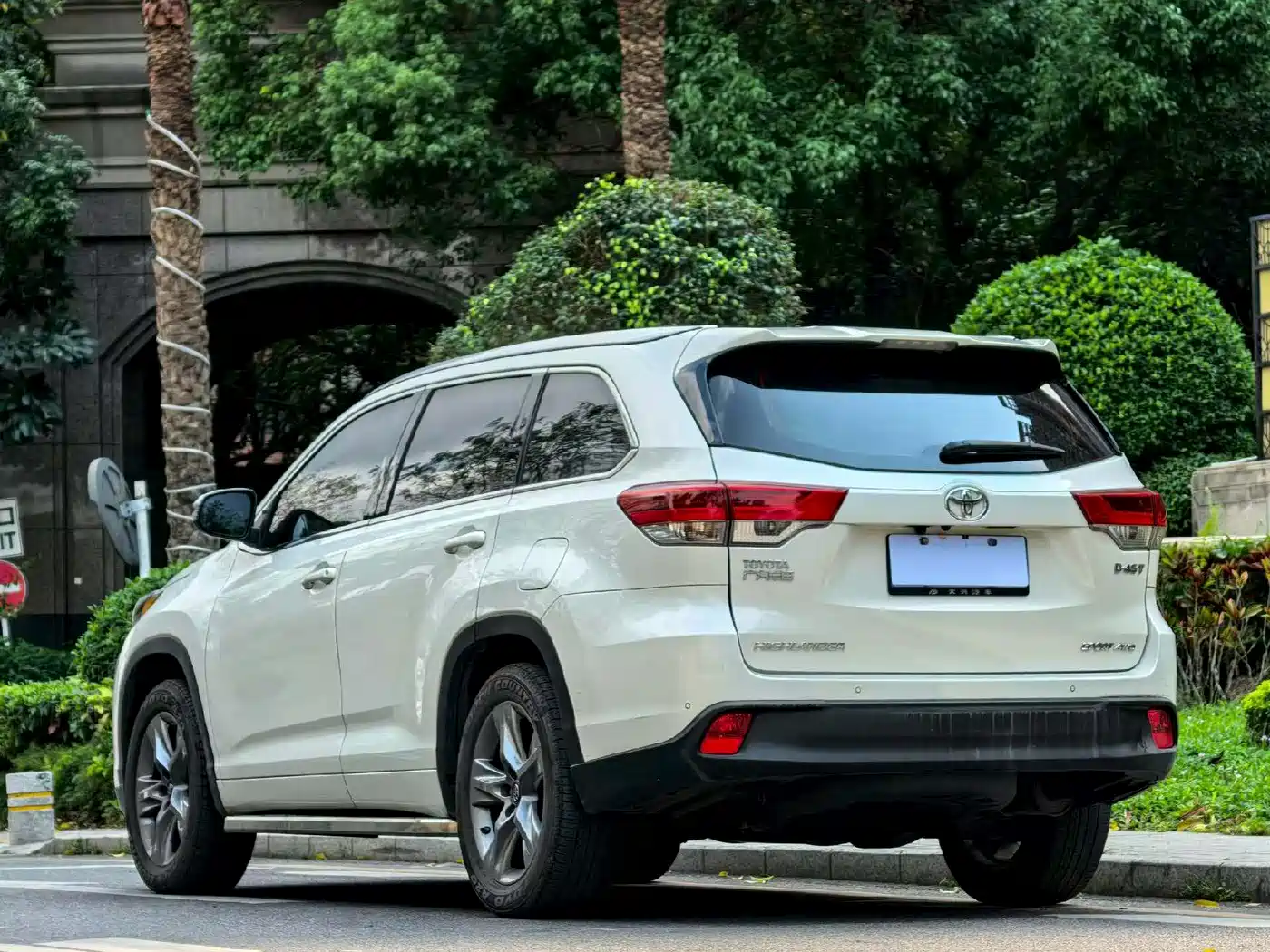 TOYOTA HIGHLANDER