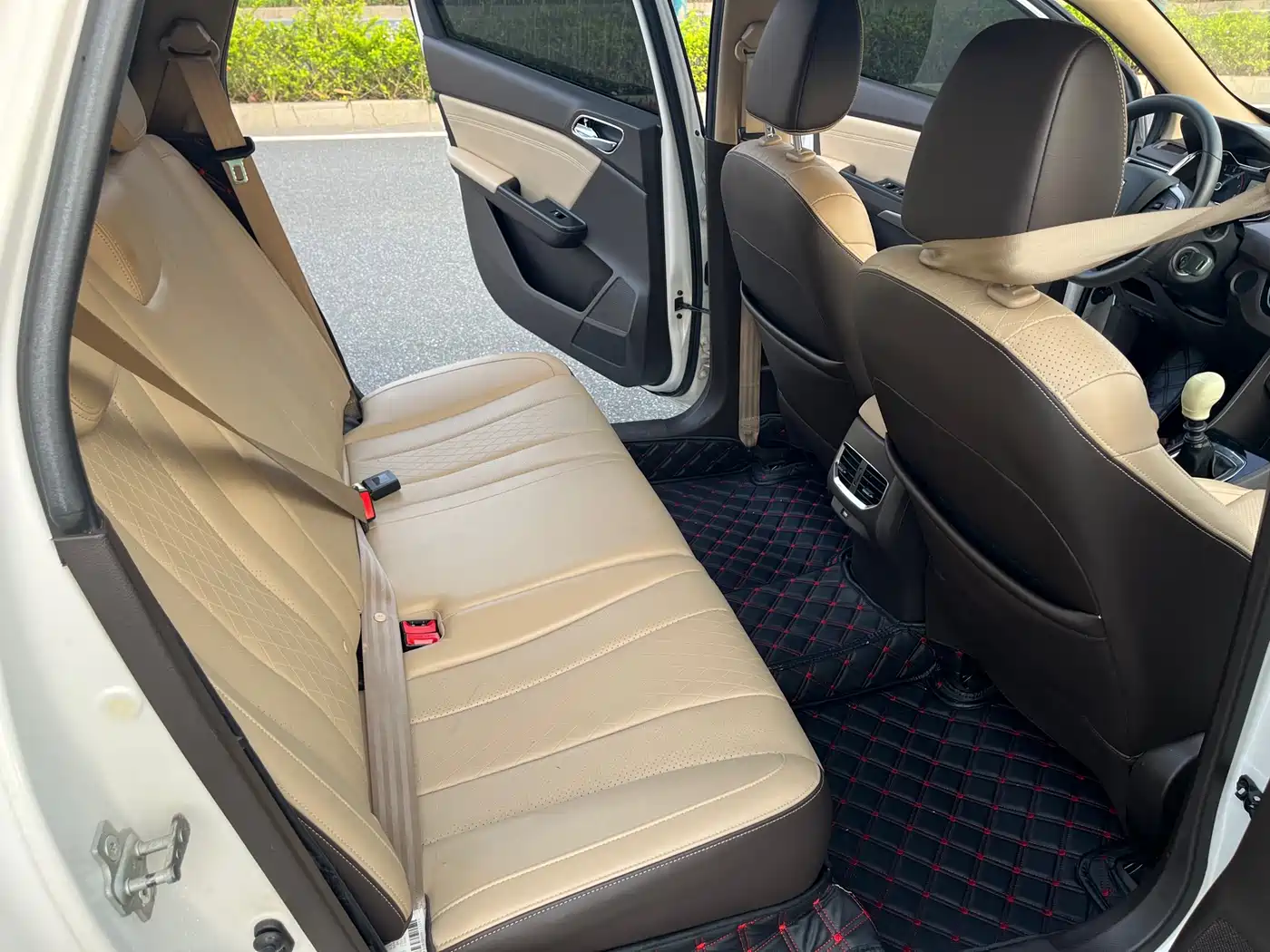 Baojun 310W 2017 2017 1.5L Manual Fashion Edition (China V)