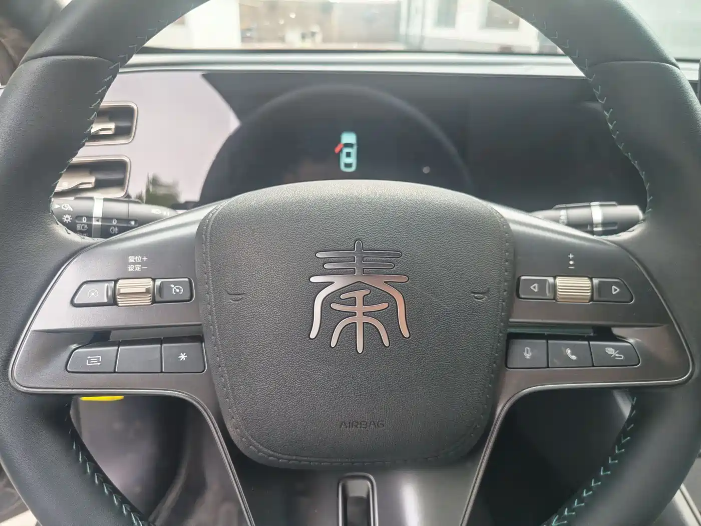 BYD Qin L 2024 DM-i 80KM Leading Edition фото 15
