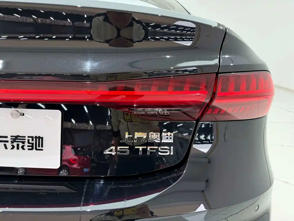 Photo 10 - Audi A7L