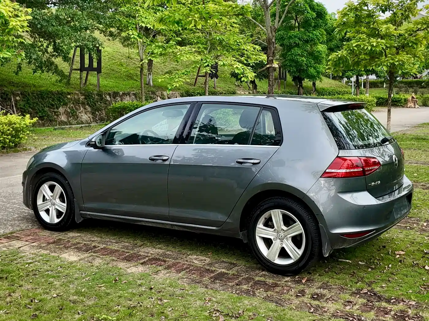 Volkswagen Golf 2014 1.6L Automatic Fashion Edition фото 8