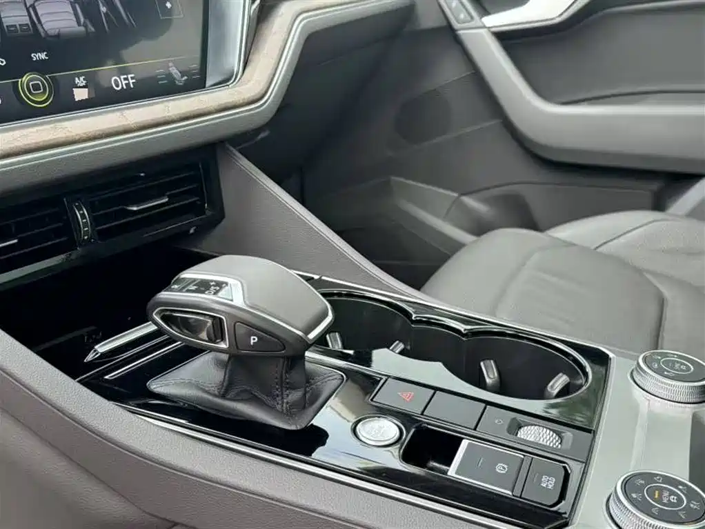 Volkswagen Touareg 2019 2.0TSI Sharp Wing Edition China V фото 11