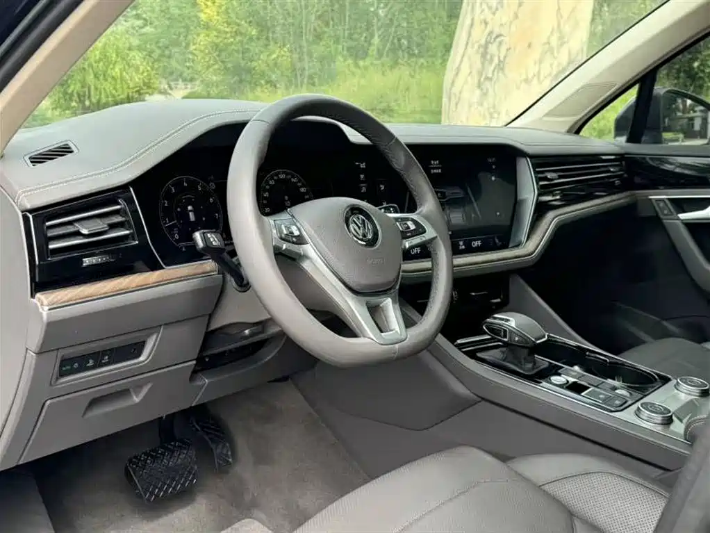 Volkswagen Touareg 2019 2.0TSI Sharp Wing Edition China V фото 10