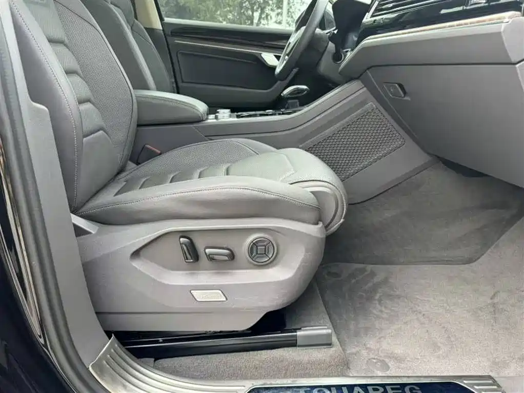 Volkswagen Touareg 2019 2.0TSI Sharp Wing Edition China V фото 14