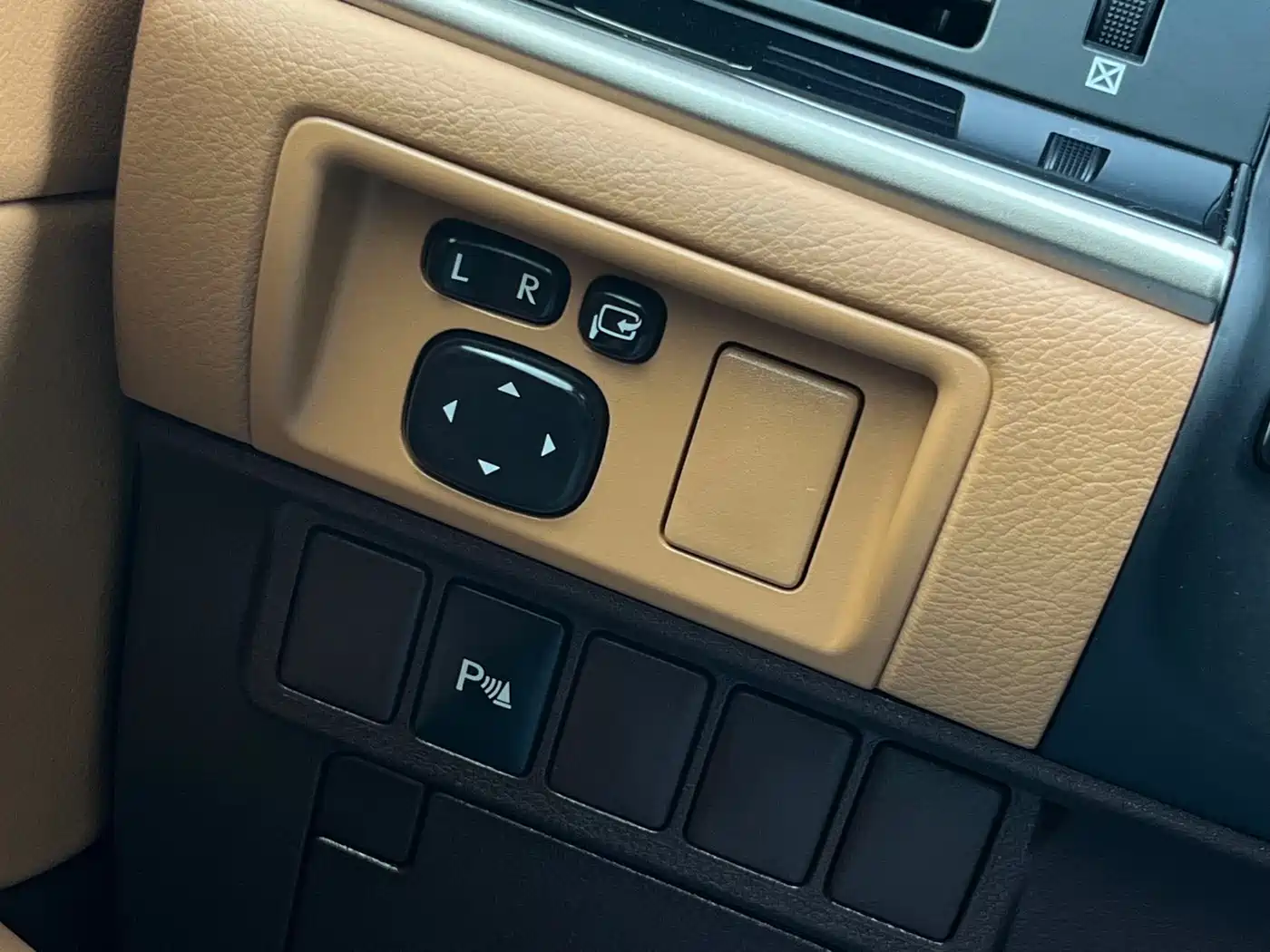 Photo 16 - Lexus ES