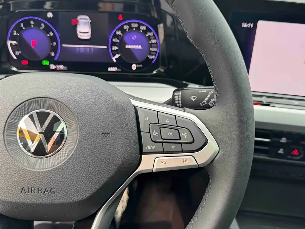 Volkswagen Golf 2024 280TSI DSG Pro 50th Anniversary Edition фото 22